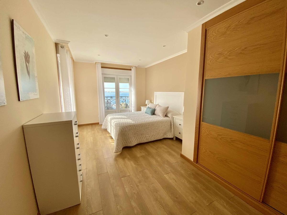Chalet Pareado Con Jardin En 1ª Linea De Mar Villa Burela Kültér fotó
